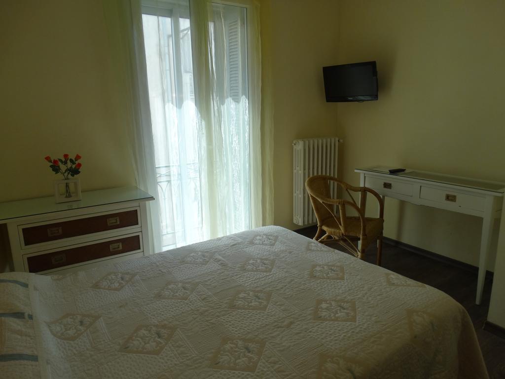 בזייה Hotel De France חדר תמונה
