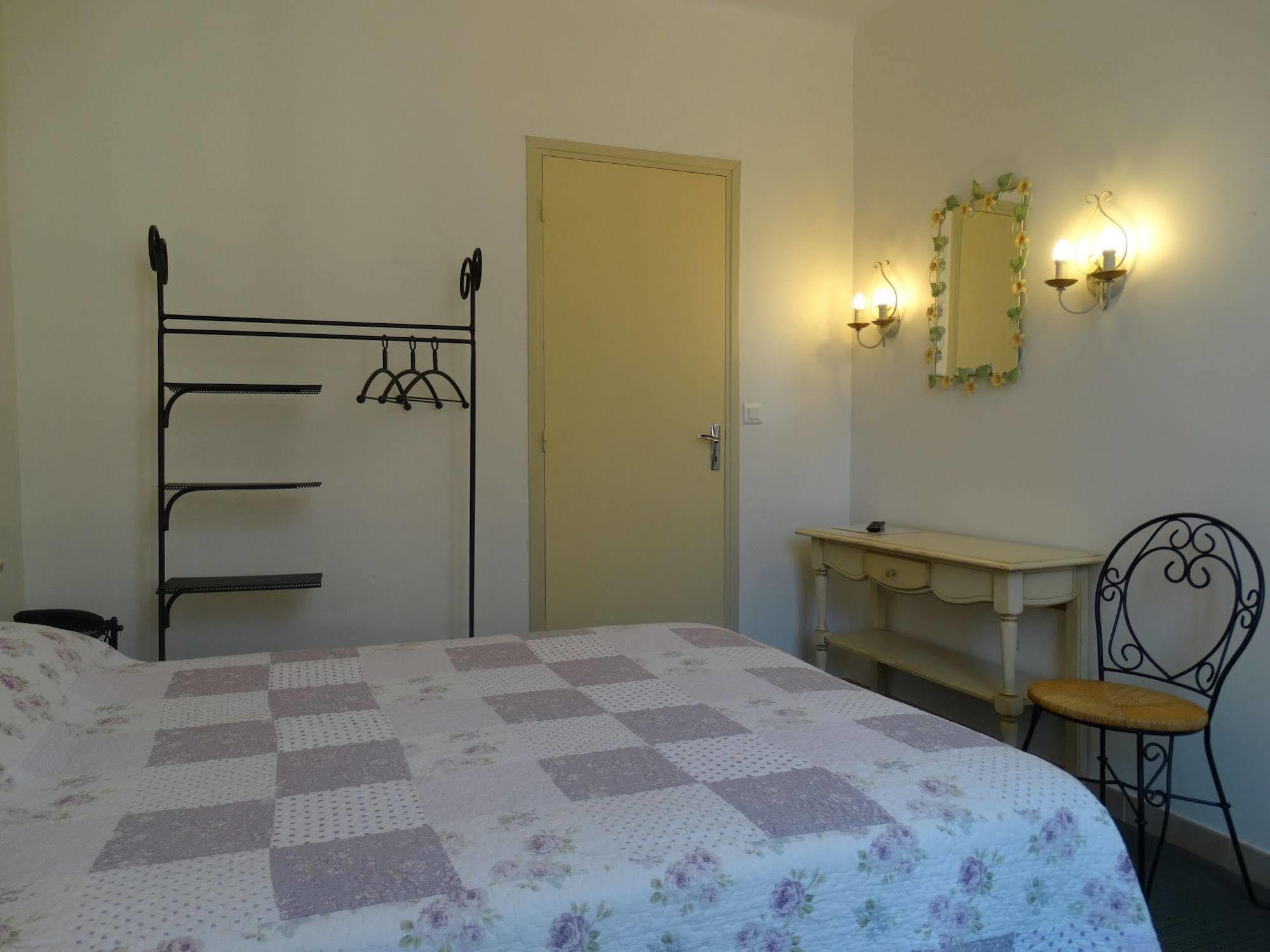 בזייה Hotel De France חדר תמונה